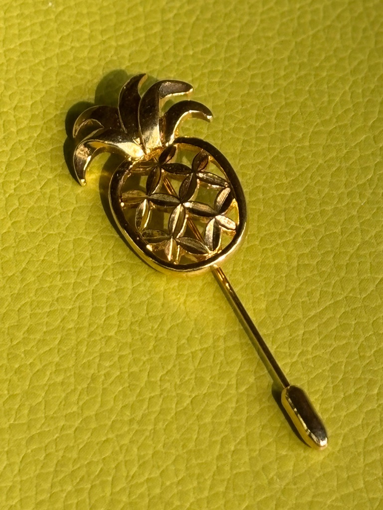 Vintage Gold Tone Pineapple Hat Lapel Pin